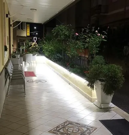 Pompei Hotell 3*